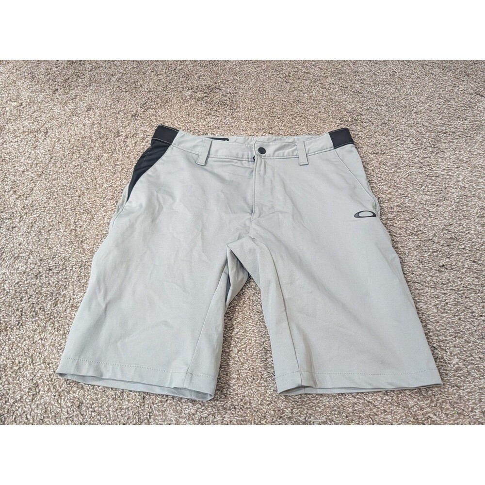 Men's Oakley Shorts Tailored Fit Size 28 Light Gray